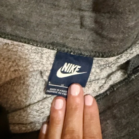 Nike Women’s Gray Sweatpants - Picture 4 of 4